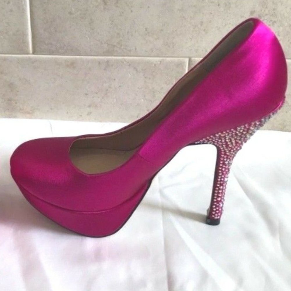 STEVE MADDEN Fuschia Pink Heels Stones 6.5 Shoes